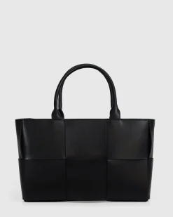 Outlet Belle & Bloom Long Way Home Woven Tote - Black