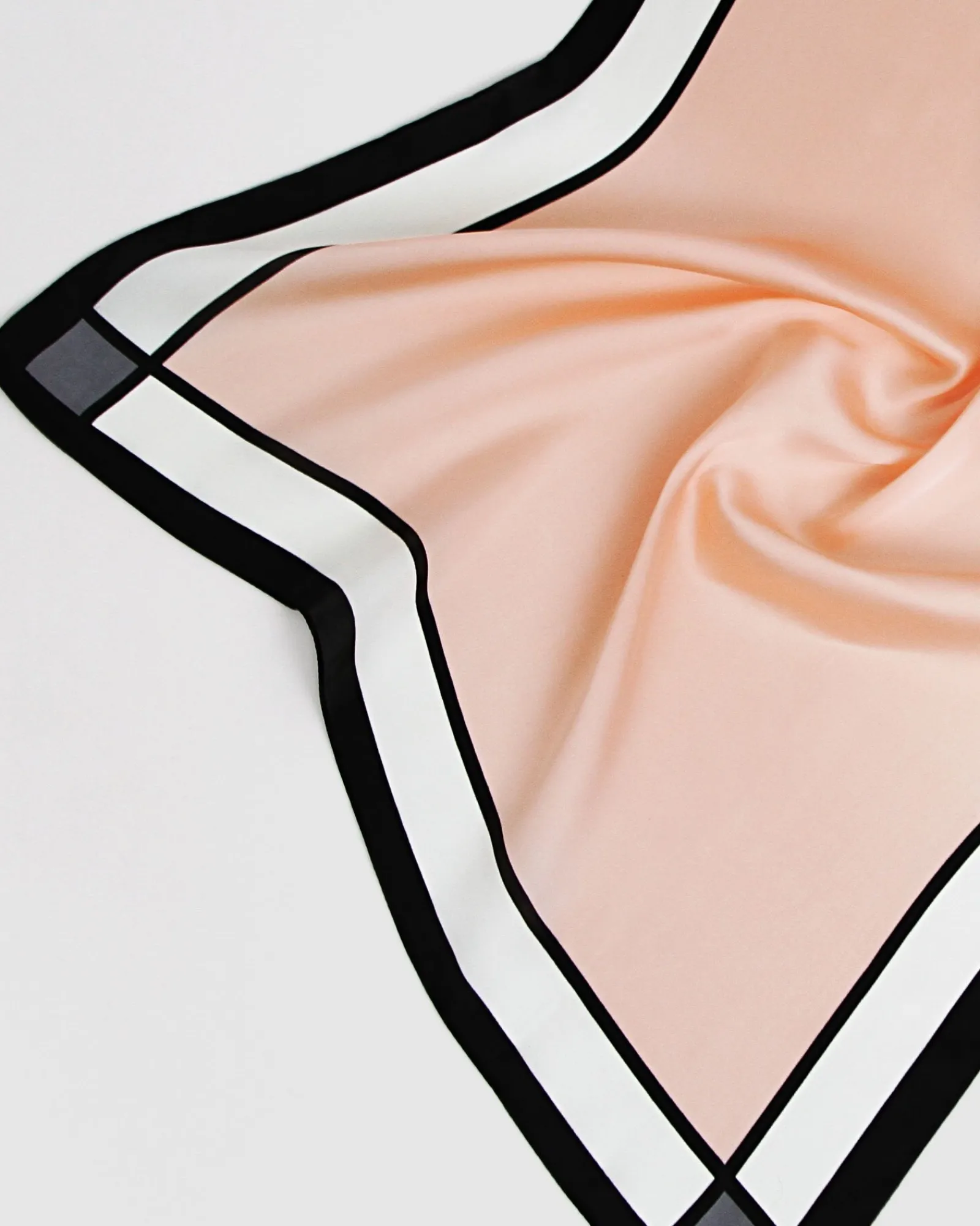 Online Belle & Bloom New Yorker Fashion Scarf - Geo