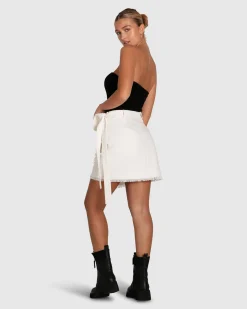 Sale Belle & Bloom There She Goes Frayed Edge Skirt - Cream